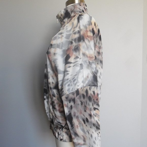 St. John Lightweight Cheetah Animal Print Wind Light Jacket Windbreaker - Picture 3 of 9